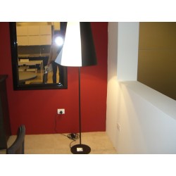 LAMPADA GUARDIAN OF LIGHT DA TERRA di Pallucco