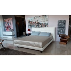 MODÈLE DE LIT. AURORA THREE C/RETE 170 de Poltrona Frau