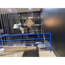 아르테미데의 램프 톨로메오 알루미늄 테이블