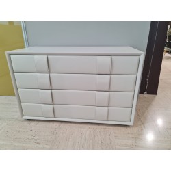 CASSETTIERA OBI LACC.LATTE/PELLE LATTE di Poltrona Frau