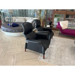 SANLUCA LEATHER ARMCHAIR SC 20 INK от Poltrona Frau