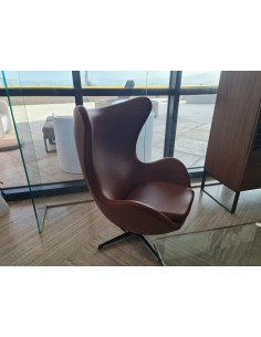 EGG ESSENTIAL WALNUSS ARMSTUHL von Fritz Hansen