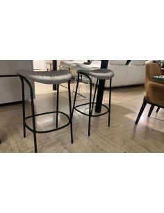 빅카베의 펀다 블랙 베이스 스툴