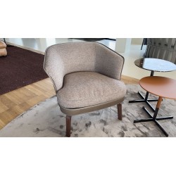 Кресло NIVOLA SADDLE/ FABRIC DAMIE от Poltrona Frau Poltrona Frau Кресло-пуф