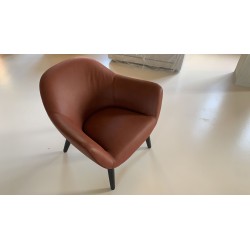 SILLÓN MAD C/BR TERRACO CUERO by Poliform